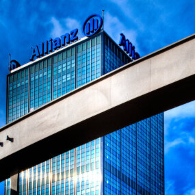 Die Allianz ist ein global operierender Versicherungs- und Finanzdienstleistungskonzern mit Hauptsitz in München, Deutschland.