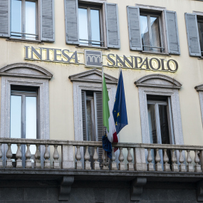 Das Logo der italienischen Bank Intesa Sanpaolo.