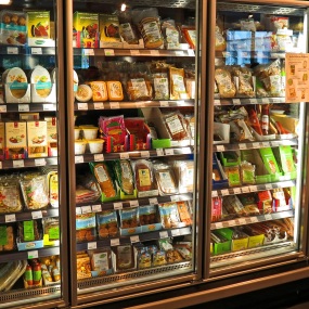 Ein volles Kühlregal in einem Supermarkt. (Symbolfoto)