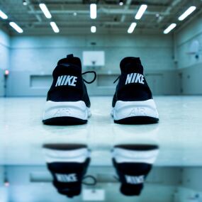 Turnschuhe der Marke Nike.